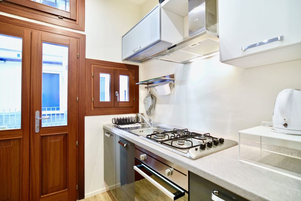 Apartment, 2 Bedrooms | Private kitchen | Fridge, stovetop, coffee/tea maker, electric kettle