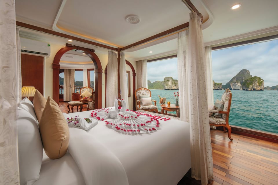 Royal Suite Private Balcony | Egyptian cotton sheets, premium bedding, down comforters, free minibar