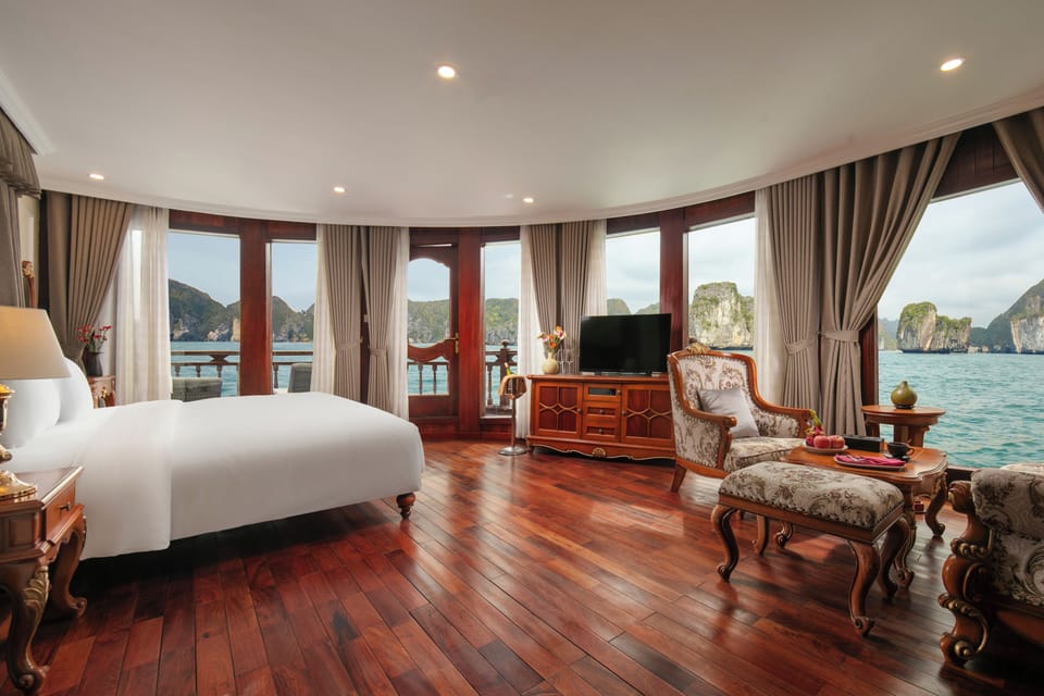 State Suite Private Balcony | Egyptian cotton sheets, premium bedding, down comforters, free minibar