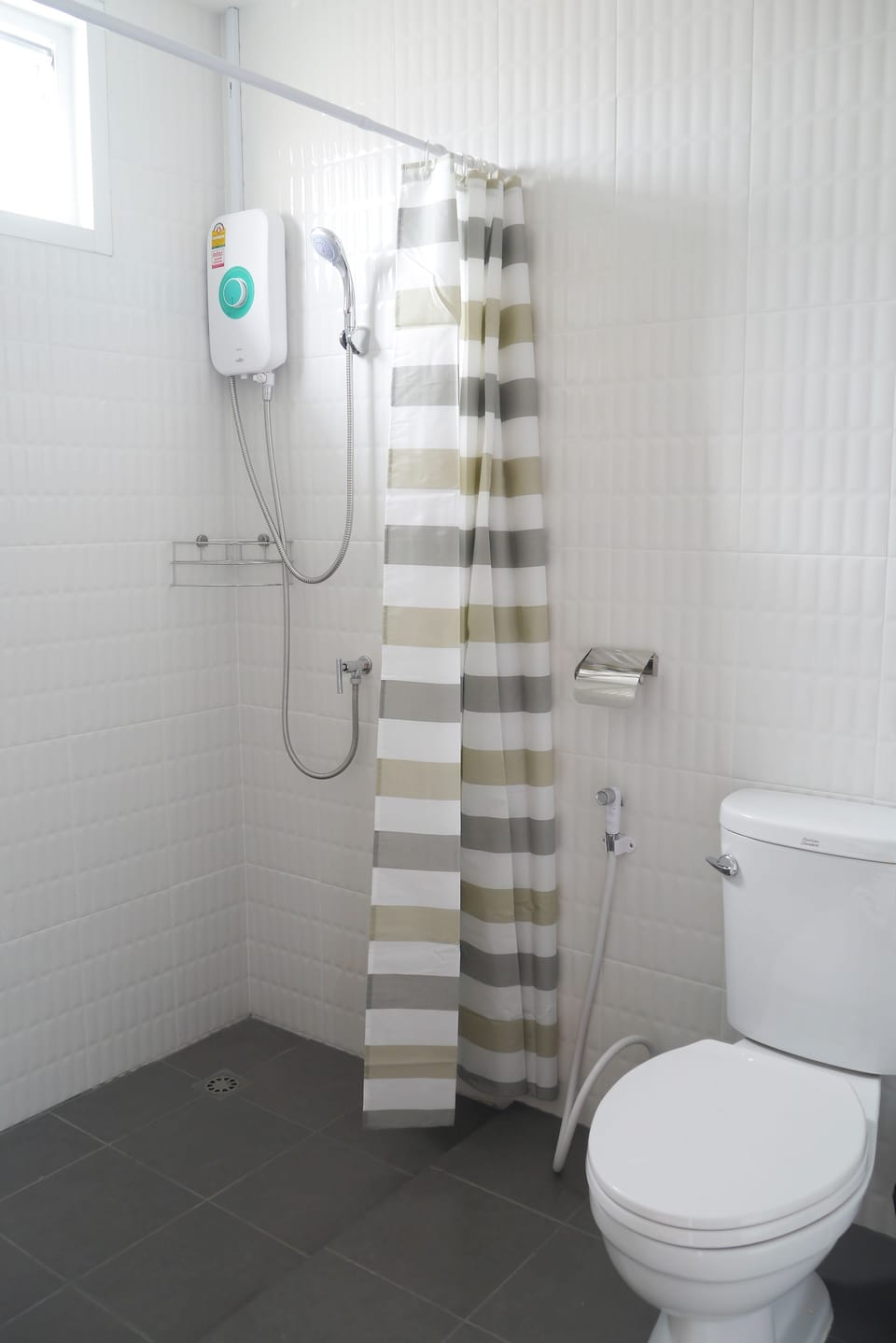 Deluxe Double Room | Bathroom | Shower, free toiletries, towels