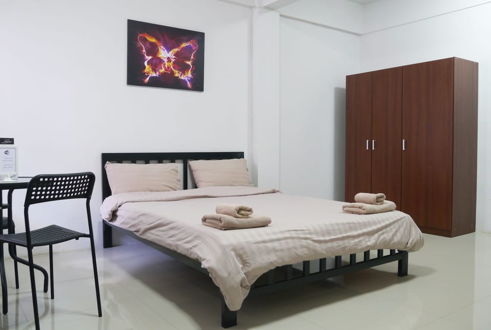 Standard Double Room | Desk, free WiFi, bed sheets
