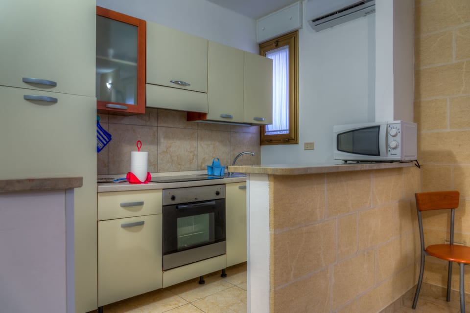 Apartment, 1 Bedroom | Private kitchenette | Highchair
