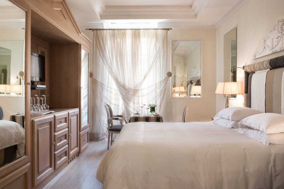 Premium bedding, minibar, in-room safe, desk