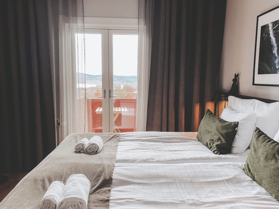 Double Room, Balcony | Desk, blackout drapes, iron/ironing board (on request), WiFi (free)