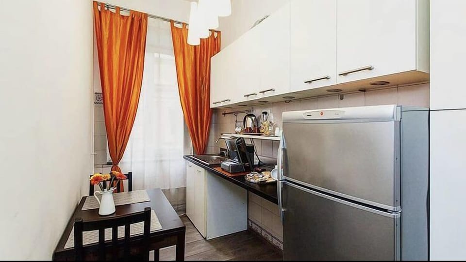 Deluxe Double Room | Private kitchen | Mini-fridge, coffee/tea maker, electric kettle