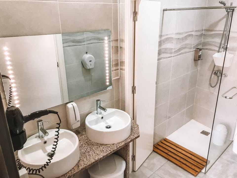 Private sleeping pod in 8 people dormitory (with Garden View) | Bathroom | Shower, free toiletries, hair dryer, towels