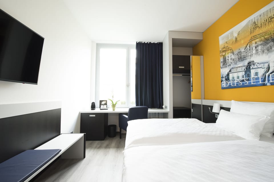 In-room safe, desk, soundproofing, free WiFi