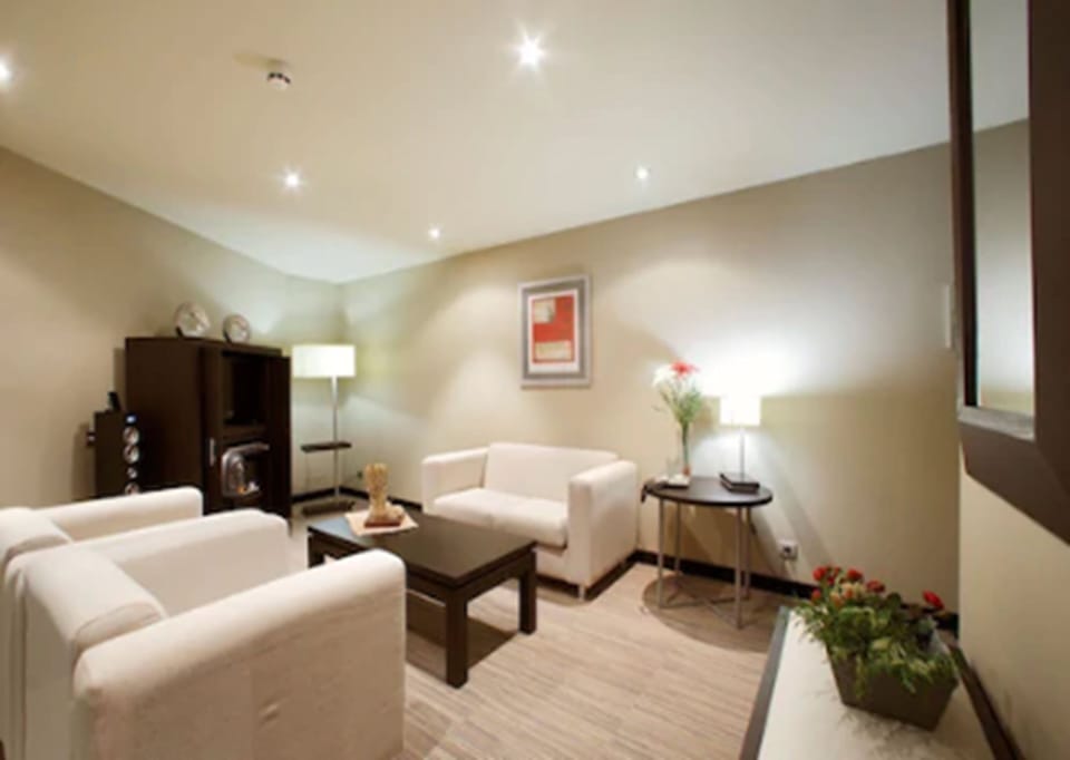 Minibar, in-room safe, desk, soundproofing