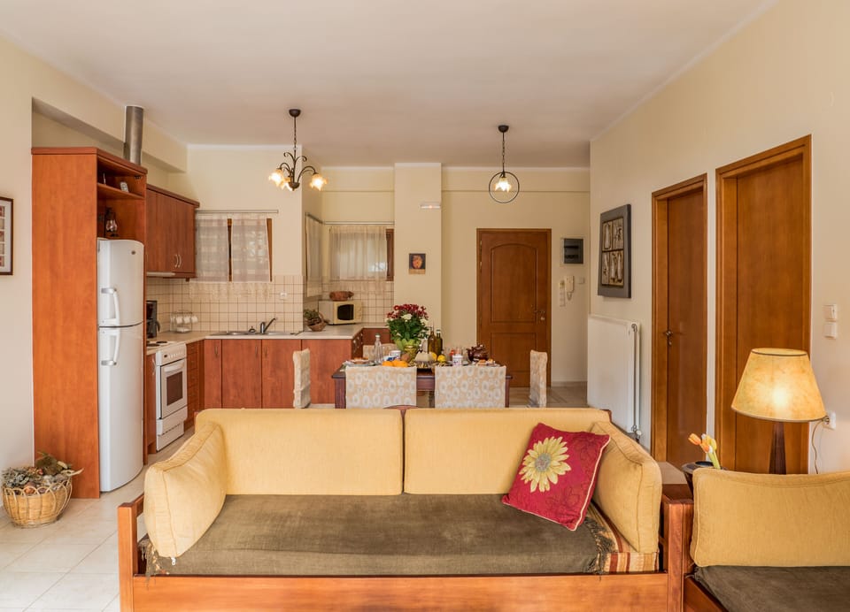 Apartment (Artemis) | Living area | 32-inch TV with satellite channels