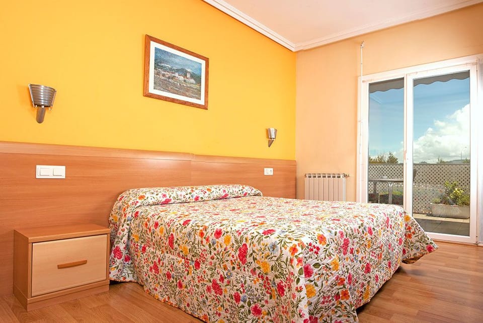 Double Room | Desk, laptop workspace, free WiFi, bed sheets