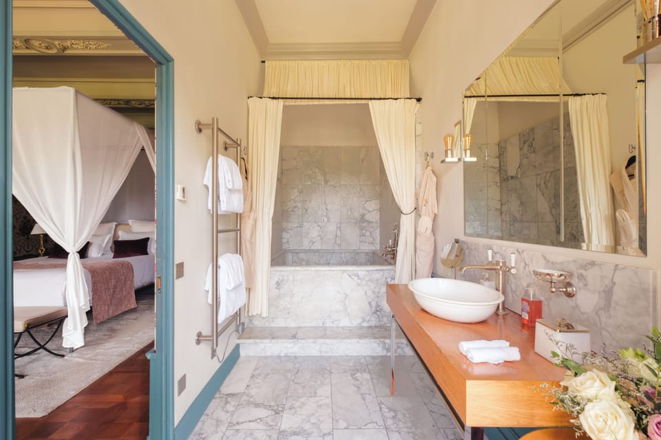 Prestige Suite | Bathroom | Free toiletries, hair dryer, bathrobes, slippers
