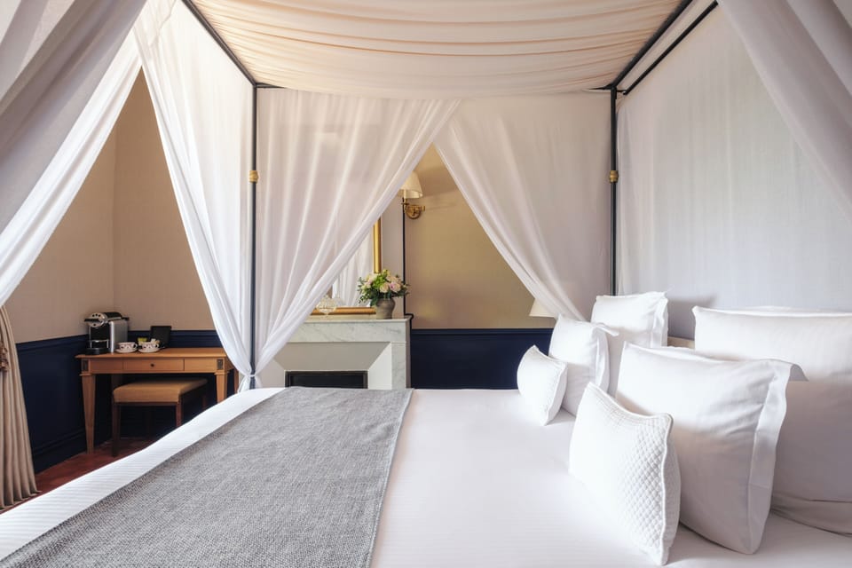 Chambre Deluxe Château | Premium bedding, minibar, in-room safe, desk