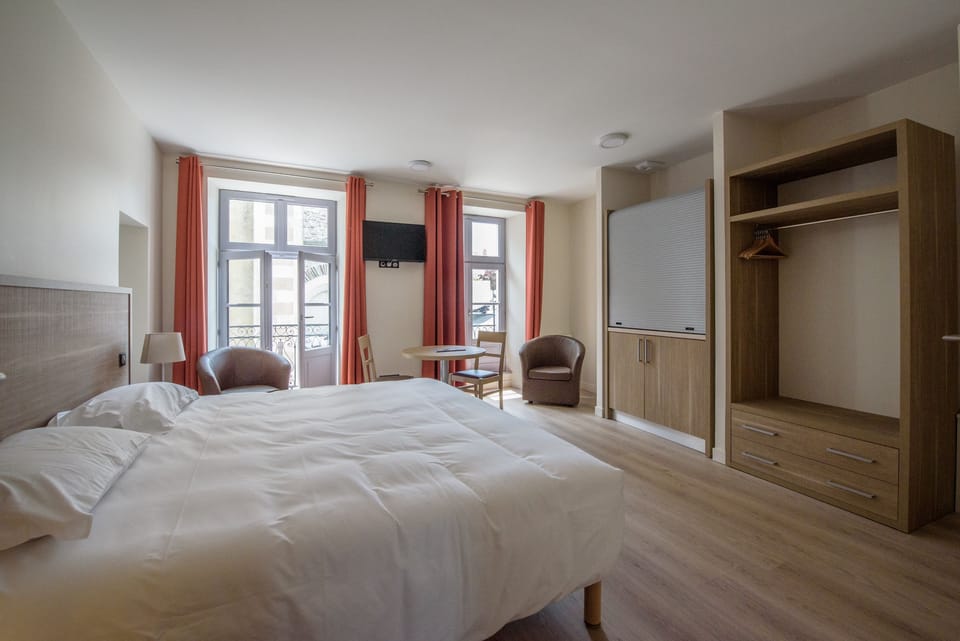 Double Room, Kitchen | Free WiFi, bed sheets