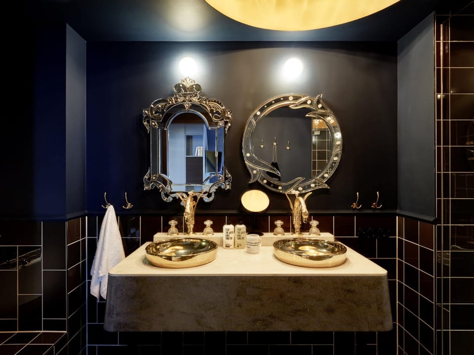 Peacock Suite | Premium bedding, down comforters, free minibar, in-room safe