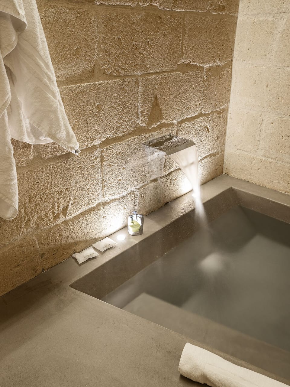 Deluxe Suite | Down comforters, minibar, desk, soundproofing