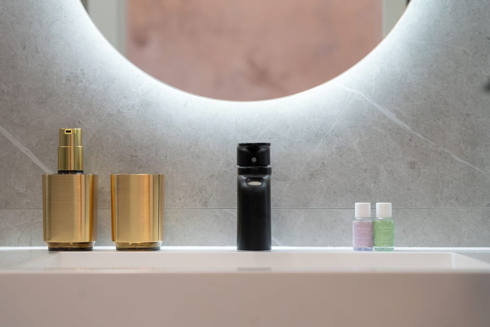 Classic Double Room, Balcony | Bathroom | Shower, free toiletries, hair dryer, towels