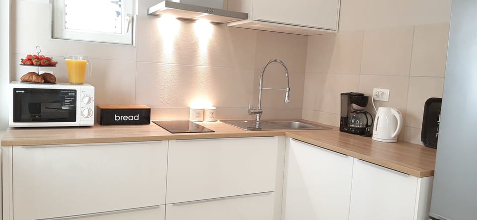 Apartment, 2 Bedrooms, Terrace | Private kitchen | Fridge, electric kettle