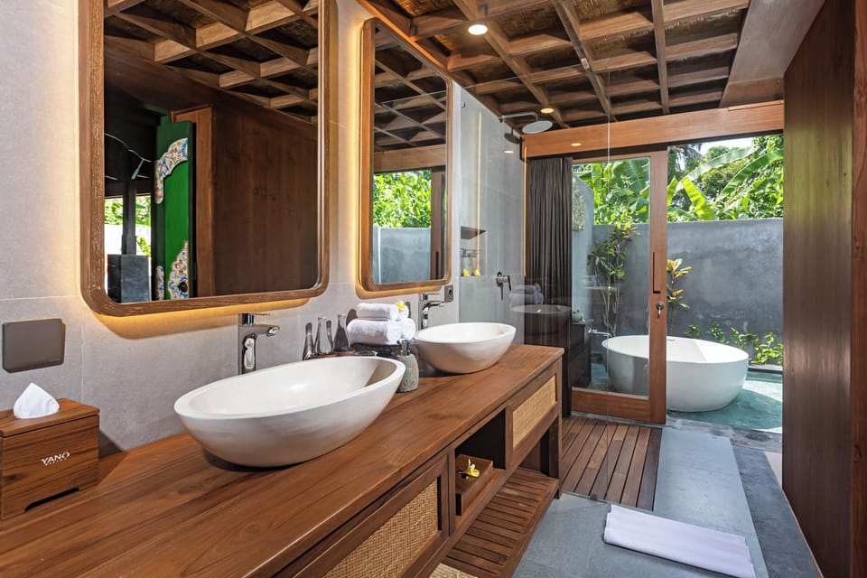 Deluxe Villa, Pool View | Bathroom | Free toiletries, slippers, bidet, towels