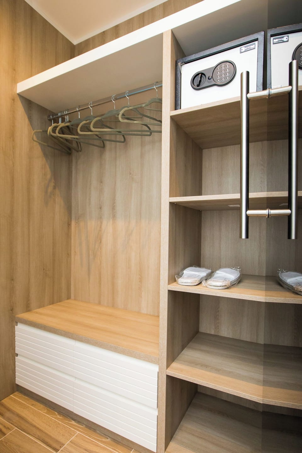 Deluxe Double Room, Patio (AQUA MARINE) | Wardrobe