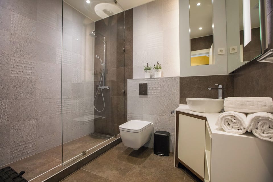 Comfort Double Room, Terrace (YELLOW DIAMOND) | Bathroom | Shower, free toiletries, hair dryer, towels