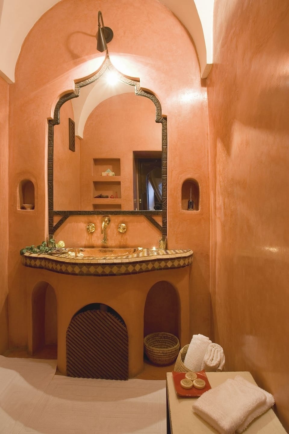 Double Room (Le The) | Bathroom | Shower, rainfall showerhead, free toiletries, hair dryer