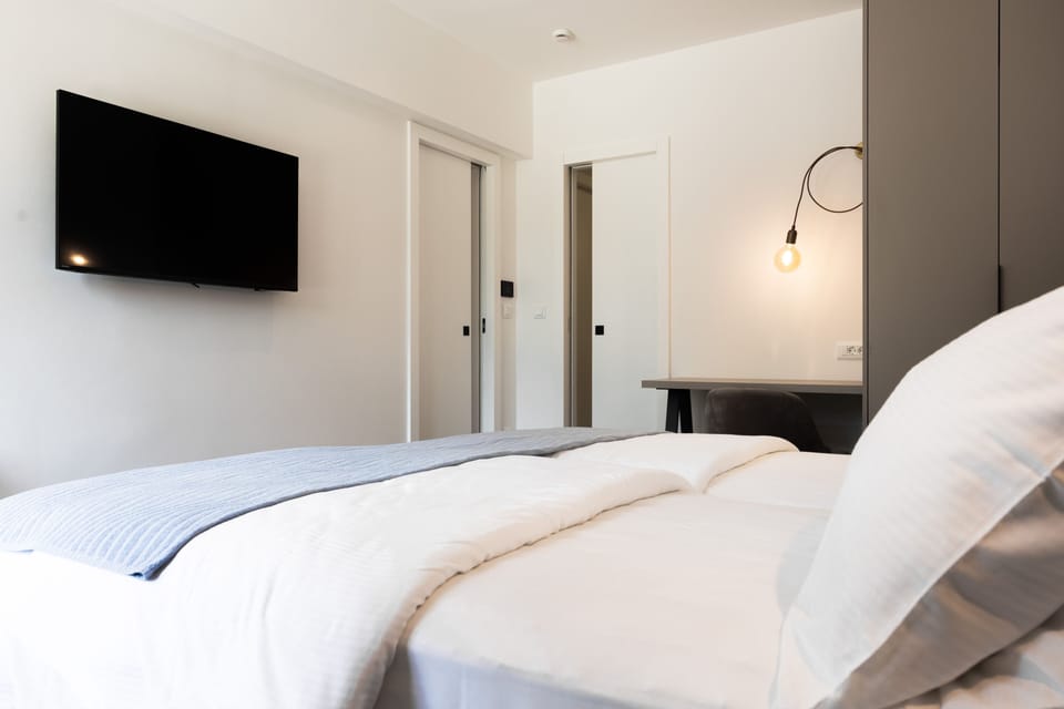 Junior Suite | Desk, laptop workspace, free WiFi, bed sheets