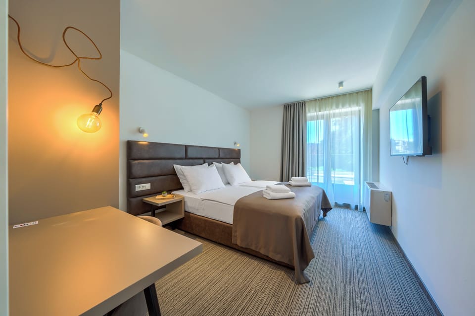 Junior Suite | Desk, laptop workspace, free WiFi, bed sheets