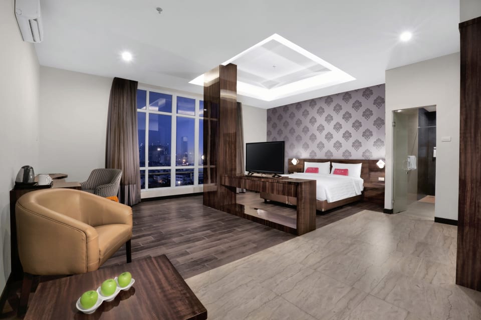 Junior Suite | In-room safe, desk, soundproofing, WiFi (free)