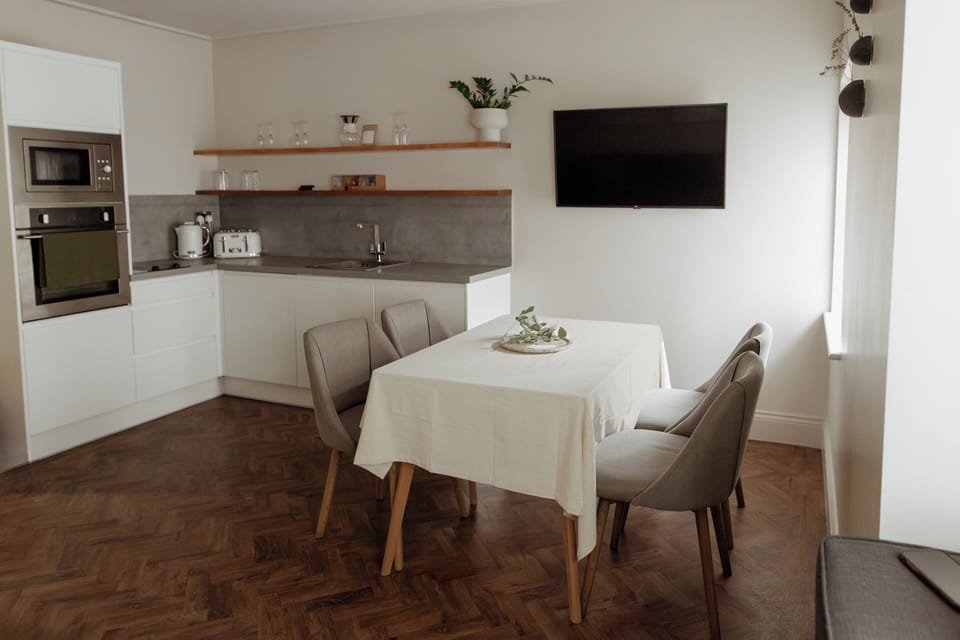 Family Apartment, 2 Bedrooms, Kitchen | Private kitchen | Fridge, microwave, stovetop, coffee/tea maker