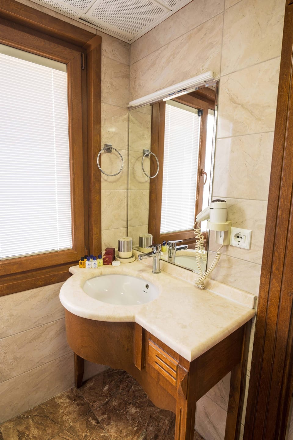Combined shower/tub, free toiletries, hair dryer, slippers
