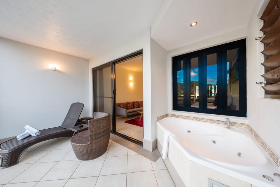 Private spa tub