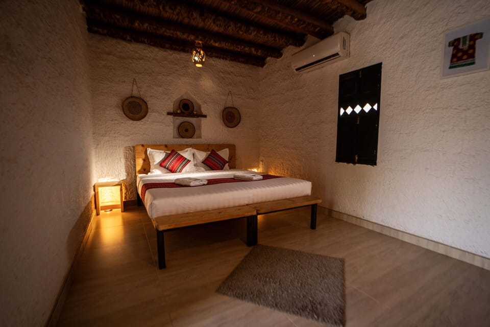 Standard Chalet | Desk, individually furnished, bed sheets
