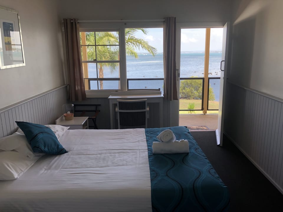 Room, 1 Queen Bed, Lake View | View from room