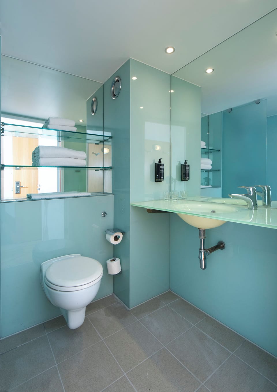 Room, 1 Double Bed (The Queen) | Bathroom | Shower, eco-friendly toiletries, hair dryer, towels