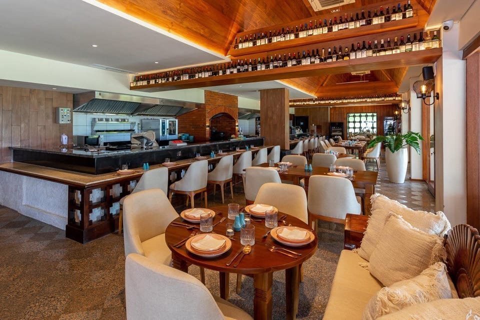 3 restaurants; breakfast, lunch, and dinner served