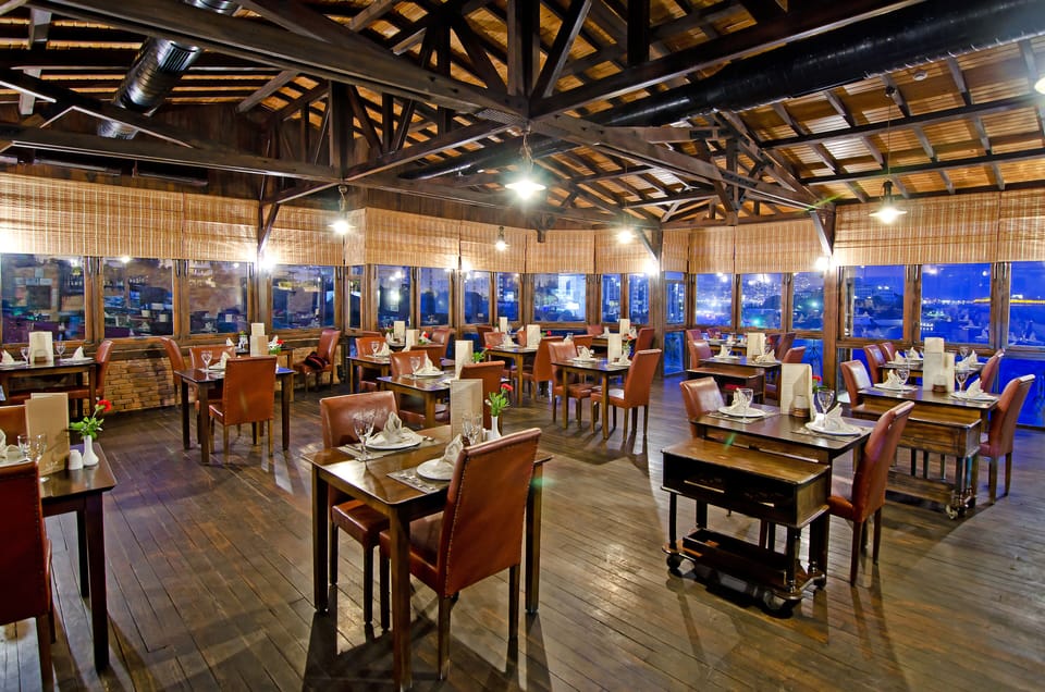 2 restaurants, breakfast served