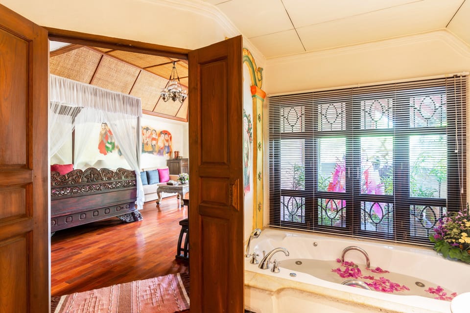 Junior Suite, Bathtub, Garden View | Bathroom | Shower, free toiletries, hair dryer, bathrobes