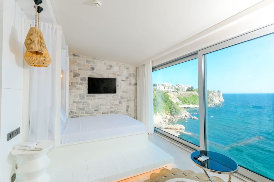 Deluxe Suite, Sea View | Premium bedding, minibar, in-room safe, desk
