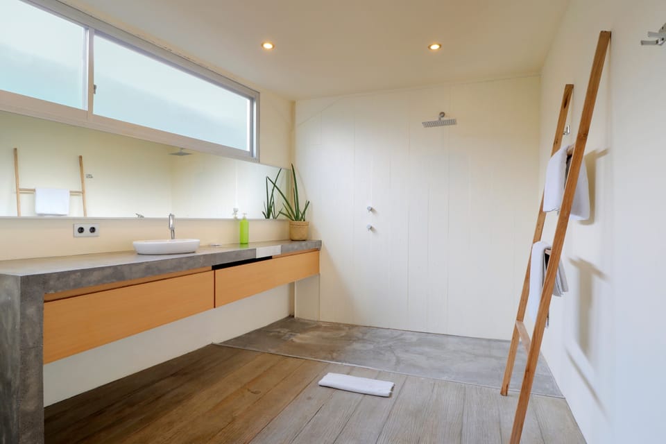 Loft 3 | Bathroom | Shower, rainfall showerhead, free toiletries, towels