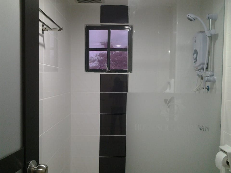 Twin Room | Bathroom shower
