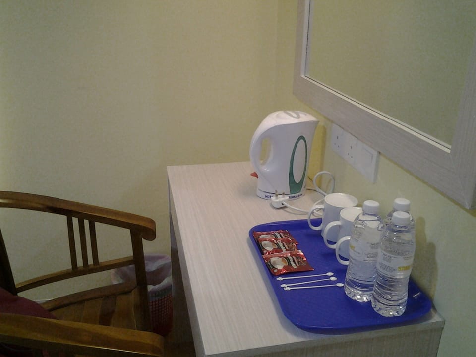 Family Triple Room | Coffee and/or coffee maker