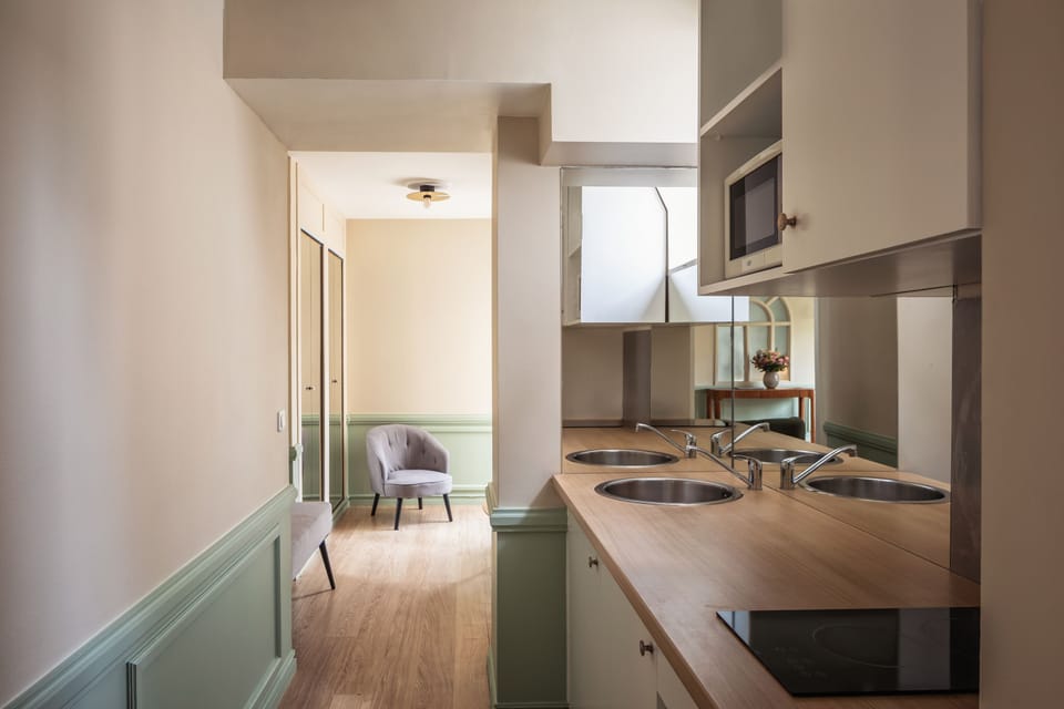 Suite | Living area | Flat-screen TV