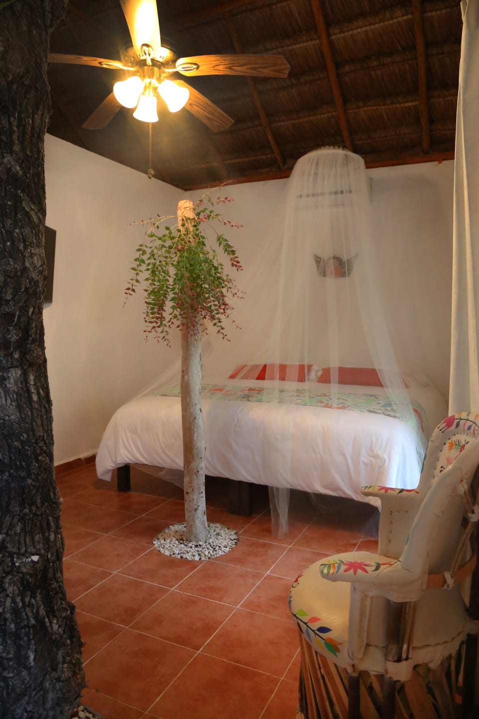 Deluxe Room, 1 King Bed | Iron/ironing board, free WiFi