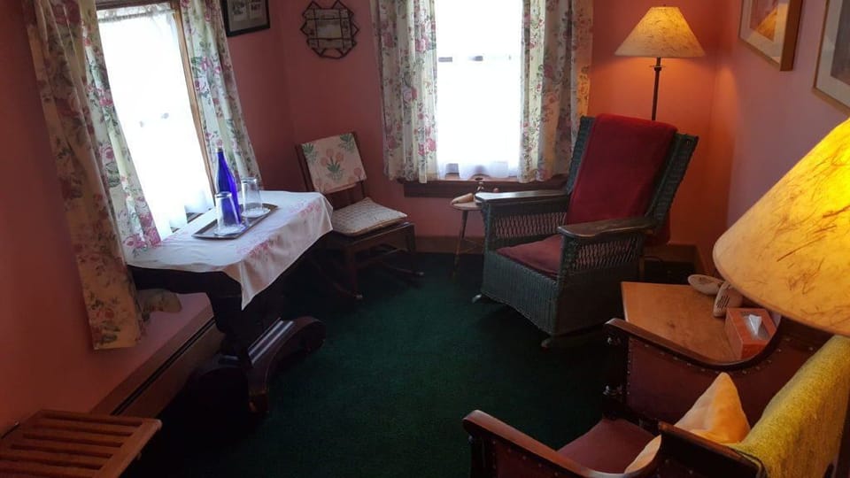 Tree Top Suite | Premium bedding, free WiFi