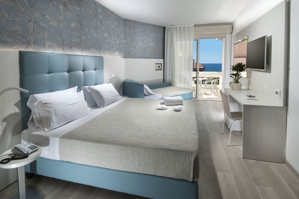 Triple Room, Balcony | In-room safe, desk, WiFi (free), bed sheets