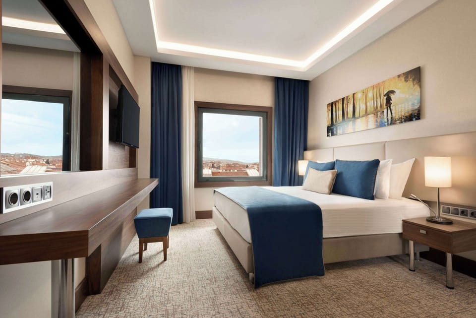Superior Room, 1 Queen Bed, Non Smoking | Premium bedding, minibar, in-room safe, desk