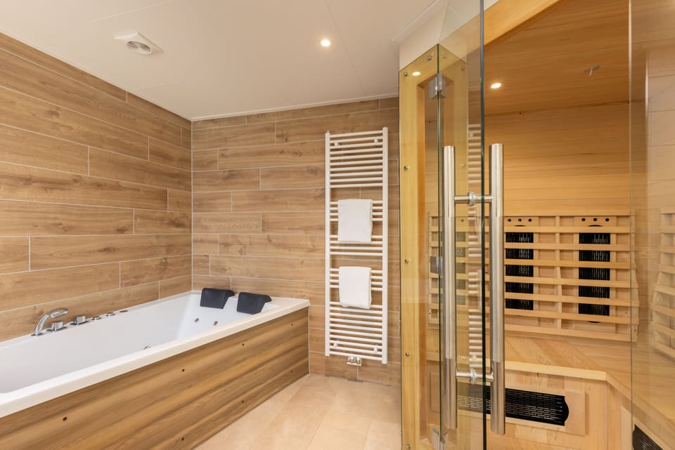 Deluxe Cottage | Bathroom