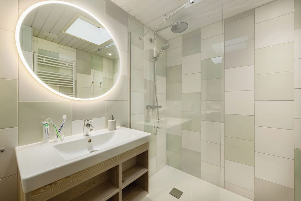Premium Cottage | Bathroom