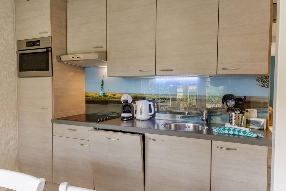 Premium Cottage, 3 bedrooms | Private kitchen | Fridge, coffee/tea maker, toaster