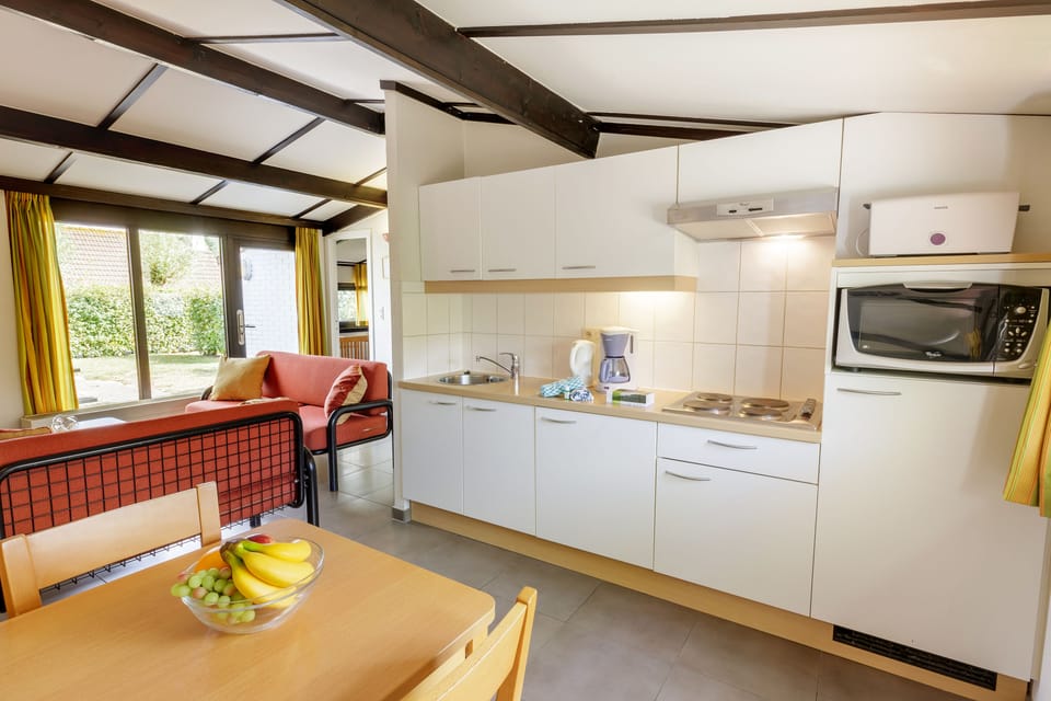 Standard Bungalow (Select holidayhouse) | Private kitchen | Electric kettle, highchair